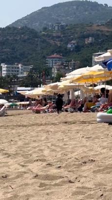 Antalya'da kaçan kurbanlık keçi, plaja girdi