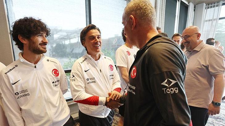 A Milli Futbol Takımı'nda geleneksel bayramlaşma töreni gerçekleştirildi
