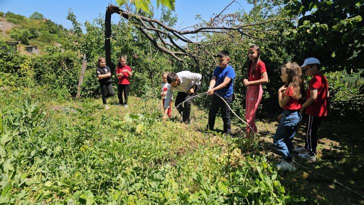 Köy okulunda hayvancılık ve tarımla eğitim