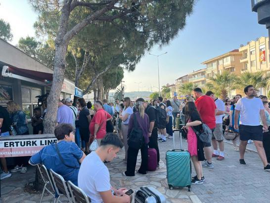 Kurban Bayramı'nın 2'nci gününde kapıda vize uygulamasına yoğun ilgi