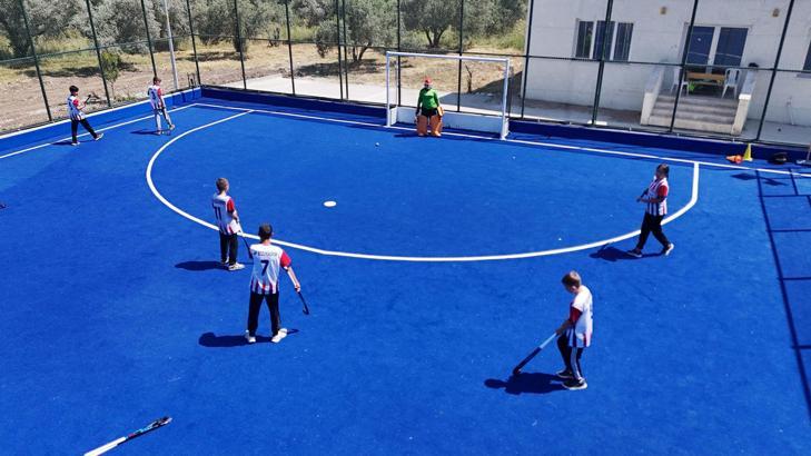 Muğla'da öğrenciler modern çim hokeyi sahasına kavuştu