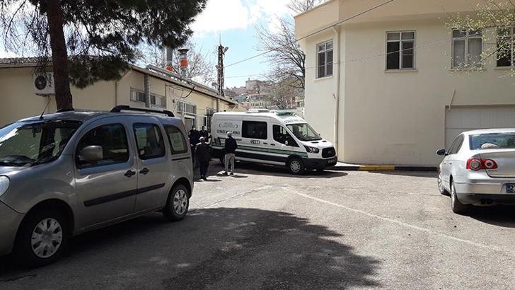 Gaziantep’te kapısı kilitli odada ölü bulunan anne ve kızının cenazeleri teslim edildi