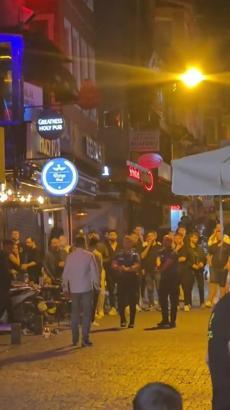 İstanbul- Beşiktaş'ta döner bıçağıyla kendisine zarar verdi; çevredekileri tehdit etti