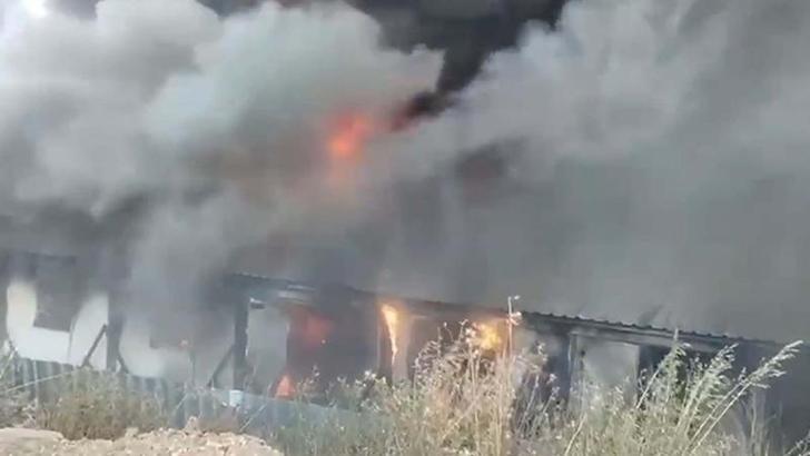 Bodrum'da yangın; 30'a yakın konteyner zarar gördü