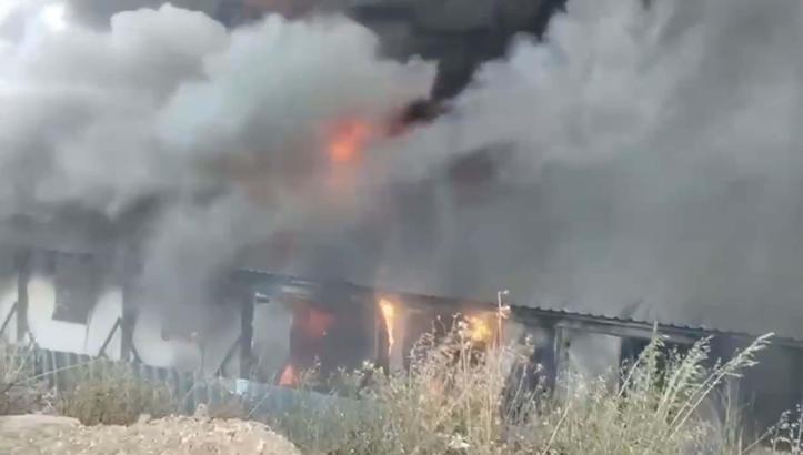 Bodrum'da yangın; 30'a yakın konteyner zarar gördü