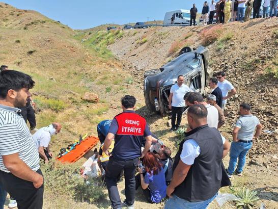 Bingöl'de otomobil şarampole devrildi: 5 yaralı