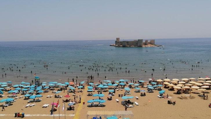 Mersin'de plajlar doldu