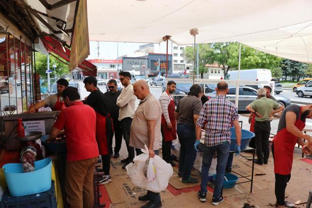 Kayseri'de bayramın 2'nci gününde kasaplarda yoğunluk