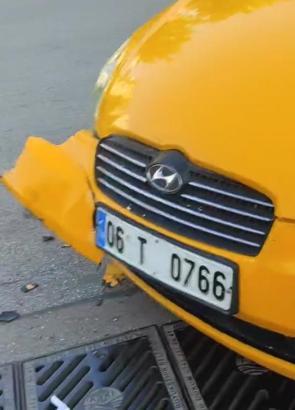 Hasarlı kaza sonrası baba- oğul, diğer sürücüyü darbetti