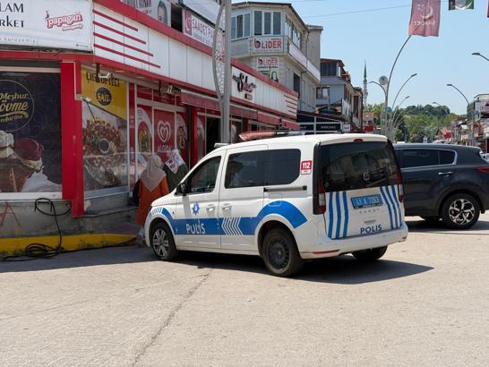 Kıyma makinesine elini kaptıran market çalışanı yaralandı
