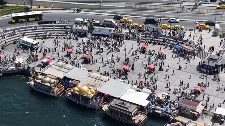 İstanbul - Eminönü'nde bayram yoğunluğu havadan görüntülendi