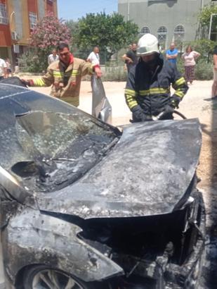 Hatay’da otomobil yanarak küle döndü
