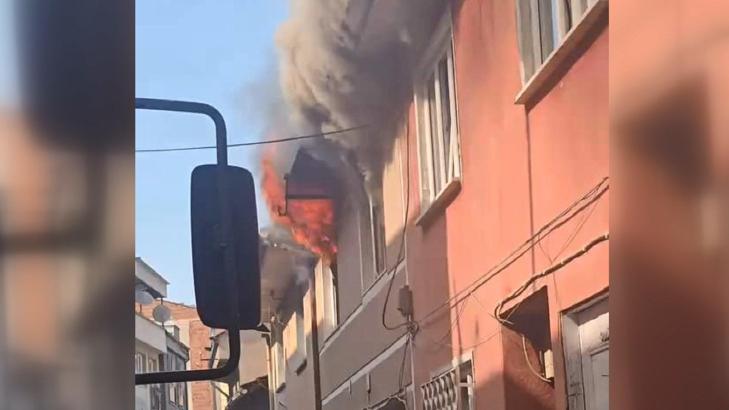 Bursa'da 2 katlı binada yangın