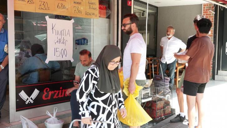 İstanbul - Kurban etlerini kıyma yapmak isteyenler kasaplarda yoğunluk oluşturdu