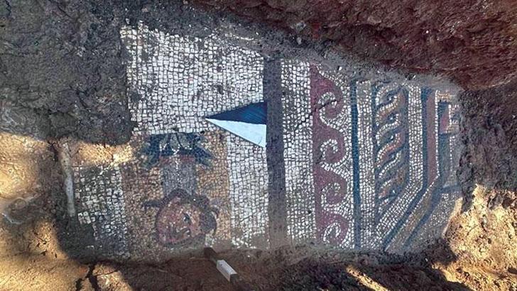 Altyapı çalışmasında 1500 yıllık mozaik bulundu