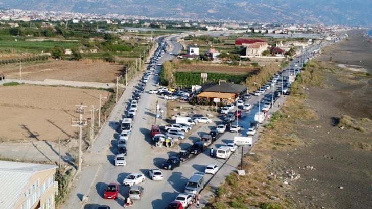 Hataylılar bayram tatilinde sahillere akın etti