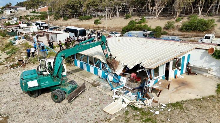 Vali Köşger: Adana'nın sahil şeridinde 138 kaçak yapı yıkıldı