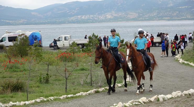 Salda Gölü'nde atlı jandarma göreve başladı