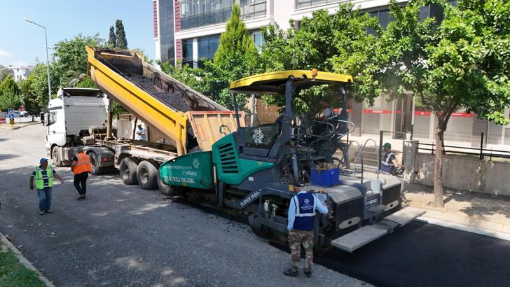 Kemer Bulvarı'nda asfalt serim çalışması sürüyor