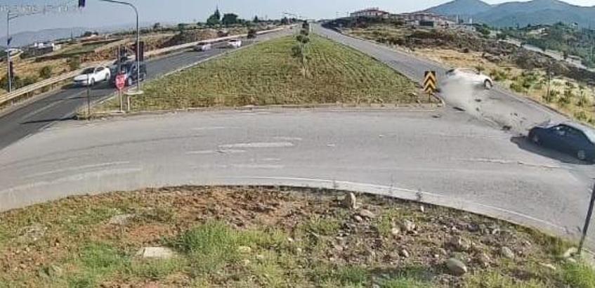 2 otomobilin karıştığı kazada 1'i çocuk 5 kişi yaralandı