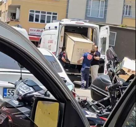 Ambulansa dolap yüklediler; o anlar kamerada