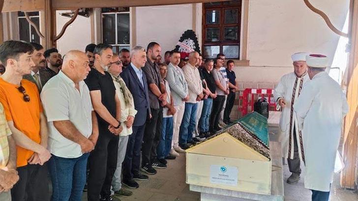 Bakan Bolat, eşinin teyzesinin cenazesine katıldı