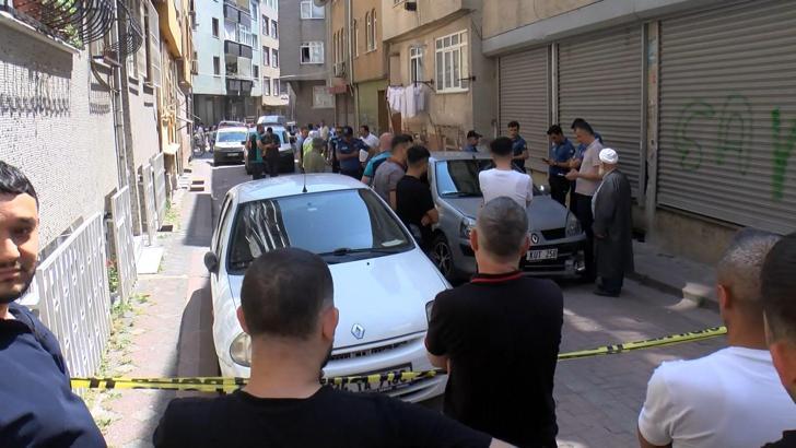 İstanbul - Zeytinburnu'nda otomobil doğalgaz kutusuna çarptı; gaz sızıntısı korkuya neden oldu