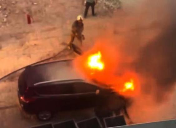 İstanbul - Avcılar'da seyir halindeki cip alevlere teslim oldu