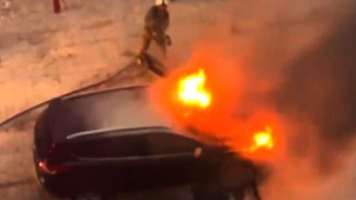 Avcılar'da seyir halindeki cip alevlere teslim oldu