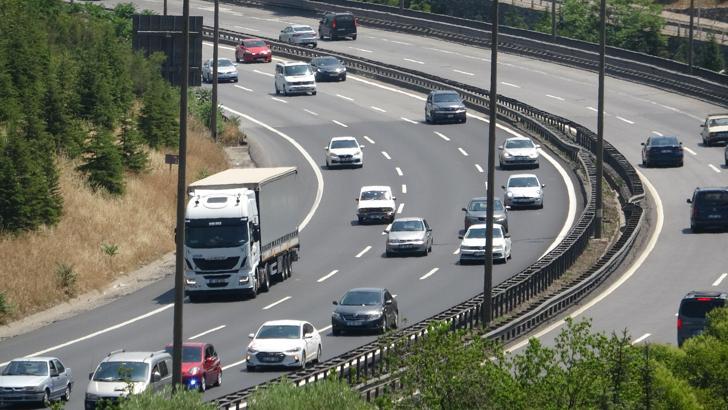 TEM Otoyolu Kocaeli geçişinde akıcı yoğunluk