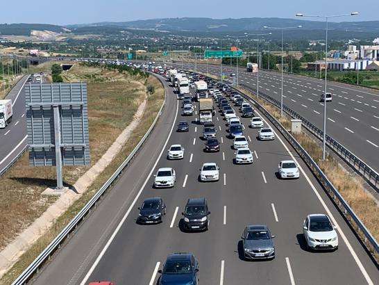 Kuzey Marmara Otoyolu İzmit geçişinde yoğunluk yaşanıyor