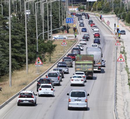 Burdur'dan 8 saatte 30 bin araç geçti