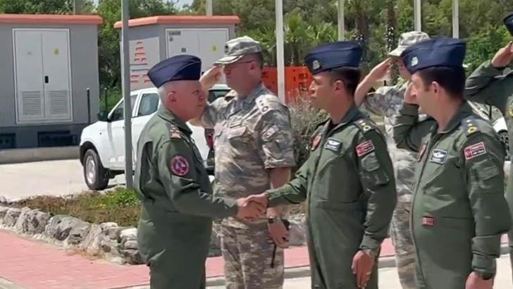 Hava Kuvvetleri Komutanı Orgeneral Kadıoğlu, Mehmetçik ile bayramlaştı