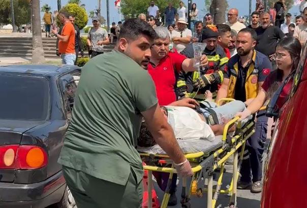 Lastiği patlayan otomobilin motosiklete çarpması kamerada; 3 yaralı