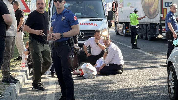 'Yaya geçidi'nden yolun karşısına geçmek isteyen 2 kız kardeş, otomobilin çarpmasıyla yaralandı