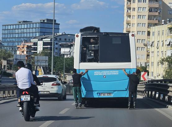 Patenli çocukların tehlikeli yolculuğu