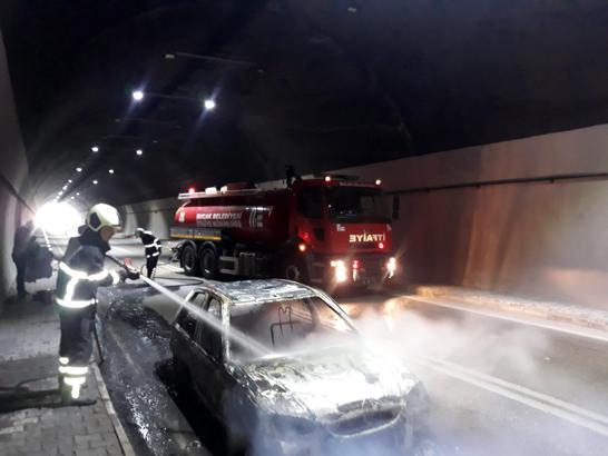 Tünelde otomobil yandı