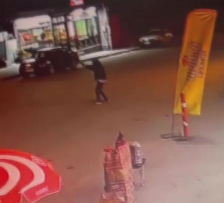 İstanbul- Sultangazi'de iş yerine silahlı saldırı kamerada