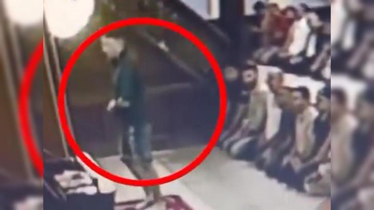 Camideki tavırları tepki çekti; akli dengesi yerinde değilmiş