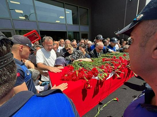Ferdi Zeyrek için belediye önünde tören (2)