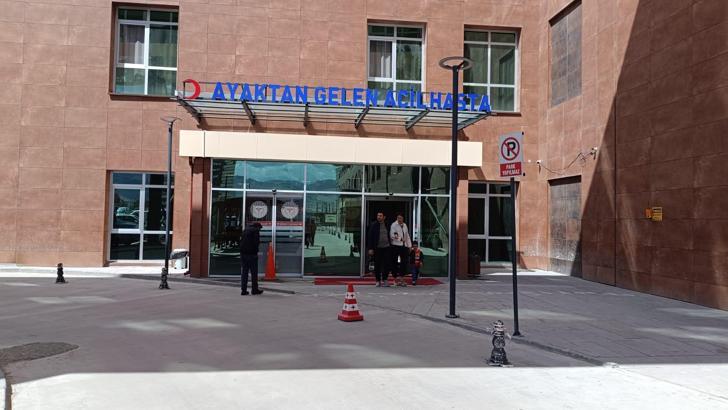 Niğde'de motosikletler çarpıştı; 4 yaralı