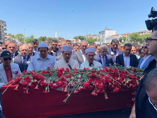 Ferdi Zeyrek, Manisa'da son yolculuğuna uğurlandı (3)