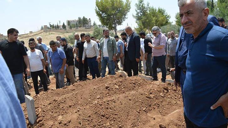 İzmir'de kazada ölen 3 kardeş, Mardin’de yan yana toprağa verildi