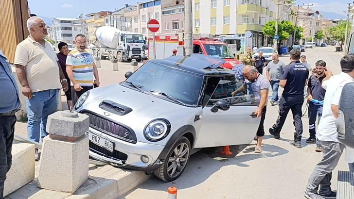 Direksiyon başında epilepsi nöbeti geçiren sürücü, kazada yaralandı