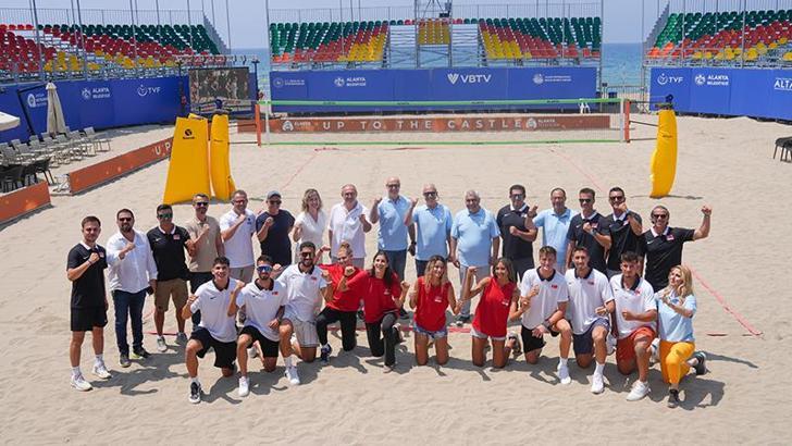Antalya'da plaj voleybolu heyecanı