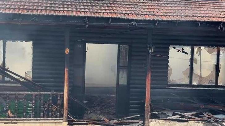 Fabrikada çıkan yangında yemekhane kullanılamaz hale geldi