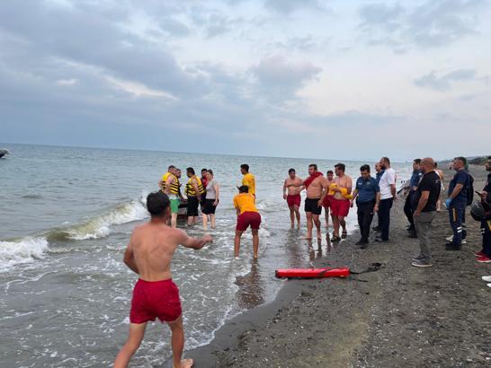 Samsun'da sandalları alabora olan 3 kişiyi ekipler kurtardı