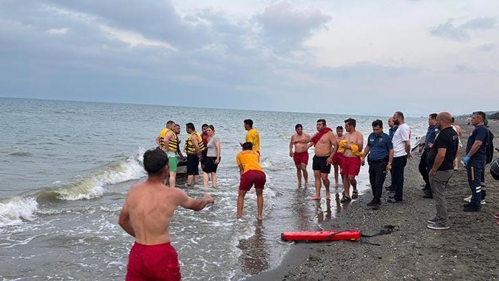 Samsun'da sandalları alabora olan 3 kişiyi ekipler kurtardı
