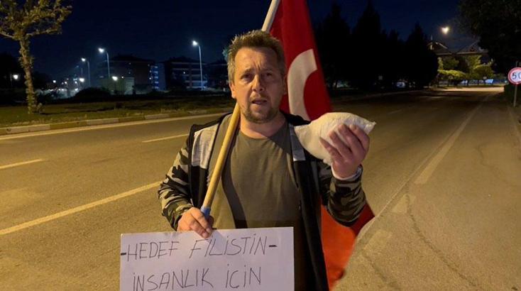 Eskişehir’den yola çıktı; bir paket un ve Türk bayrağı ile Gazze’ye yürüyor