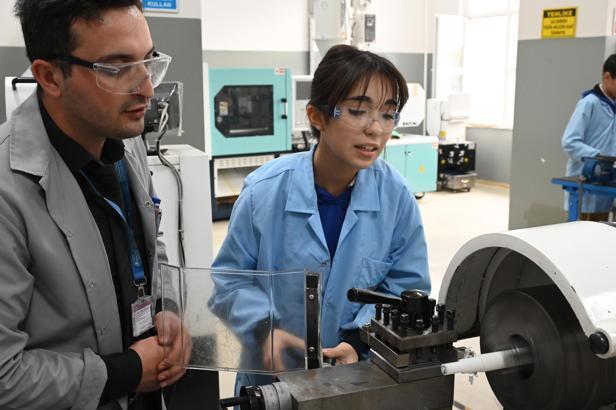 İş garantili kolej; 'erkek işi' denilen mesleklerde kızlar da var